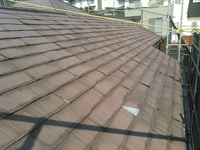 屋根材の劣化は激しいが下地は良好 カバー工法採用